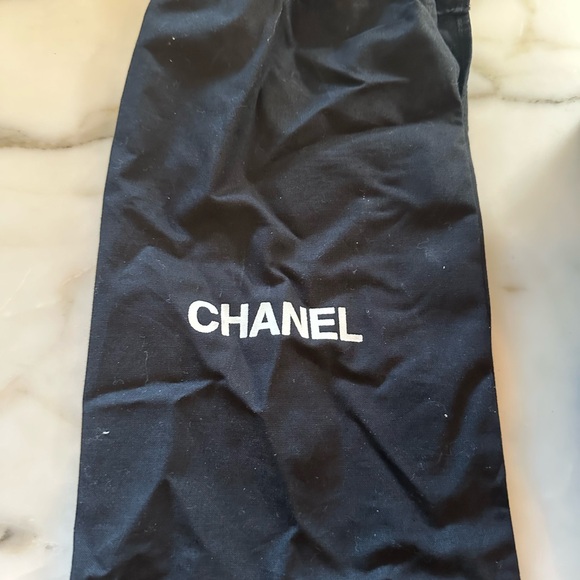 Gorgeous Nearly New Authentic CHANEL Dark Blue Velvet Heels w/Rhinestone Logo - Picture 4 of 6